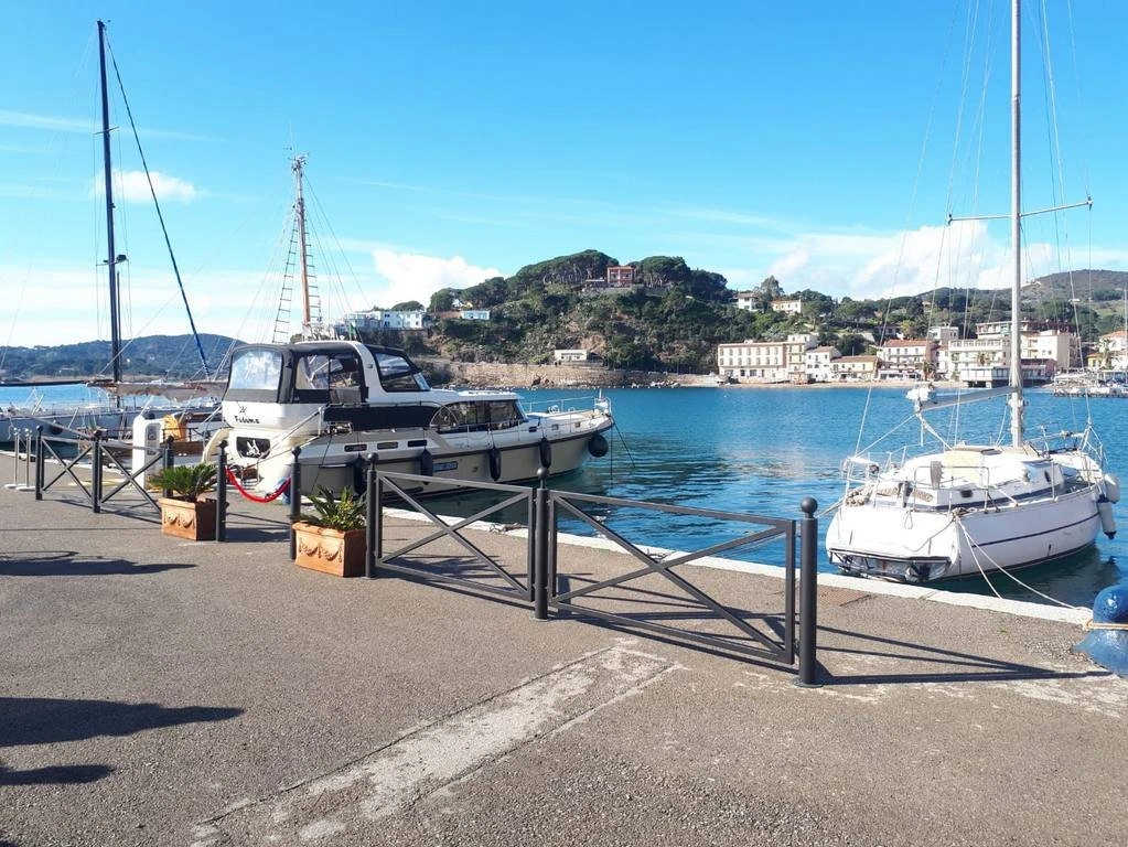 Square steel cast iron barrier Porto Azzurro 100x100cm flange - elegant and resistant urban delimitation for public spaces